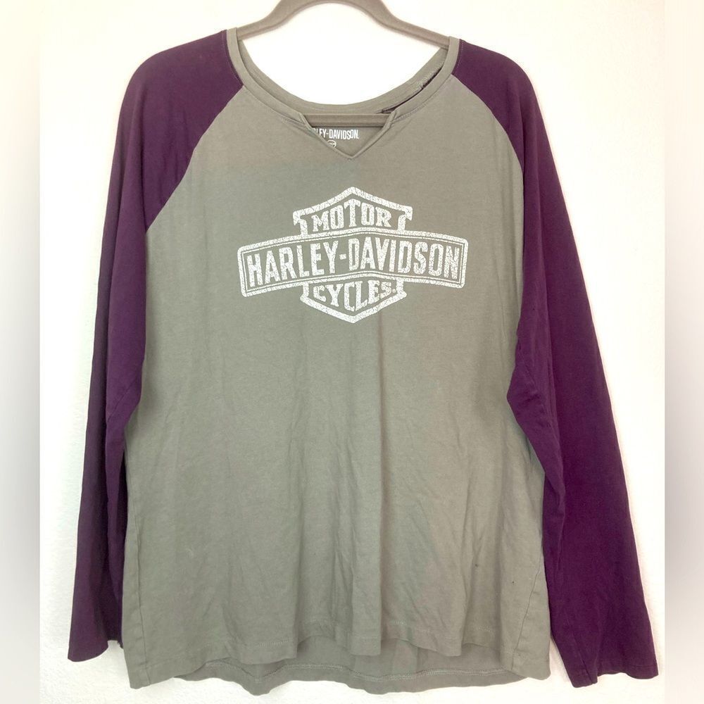 Harley-Davidson VTG long sleeved t shirt w/ mini vโneck